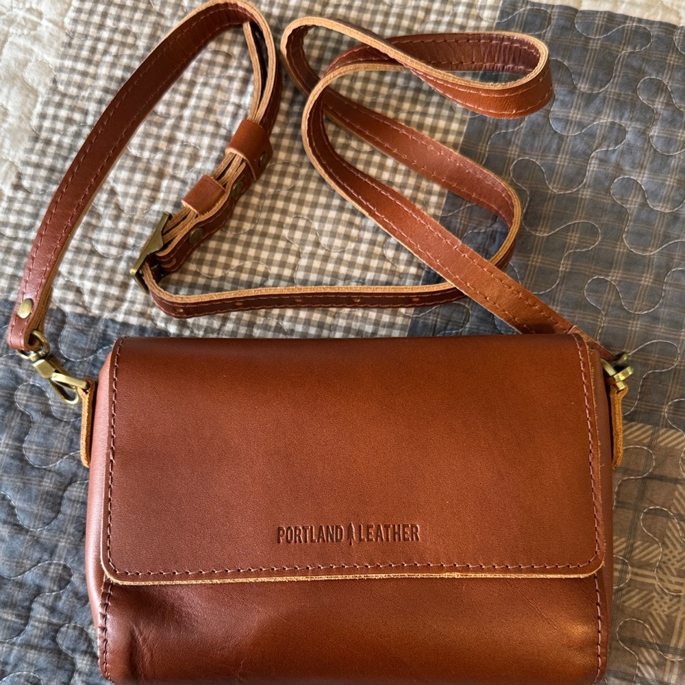 Portland Leather Small Metro Crossbody Bag Honey